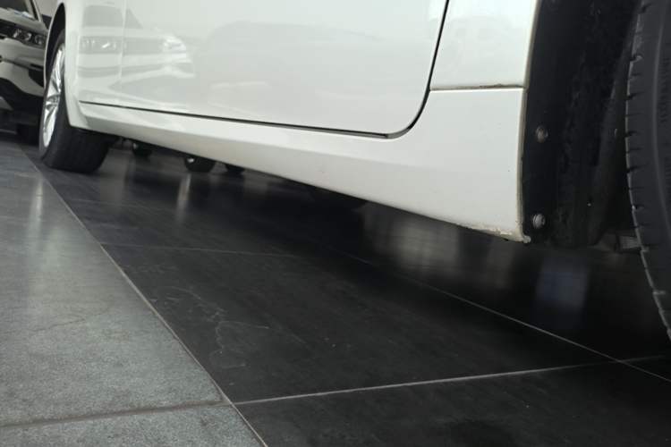 Used Lexus ES 2015 200 Elite Edition Right Side Sill
