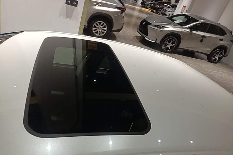 Used Lexus ES 2015 200 Elite Edition Roof