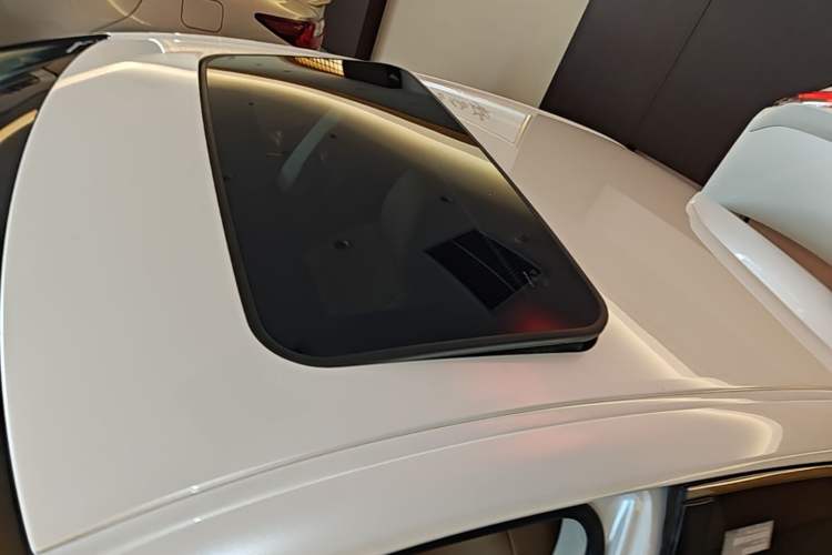 Used Lexus ES 2015 300h Comfort Edition Roof