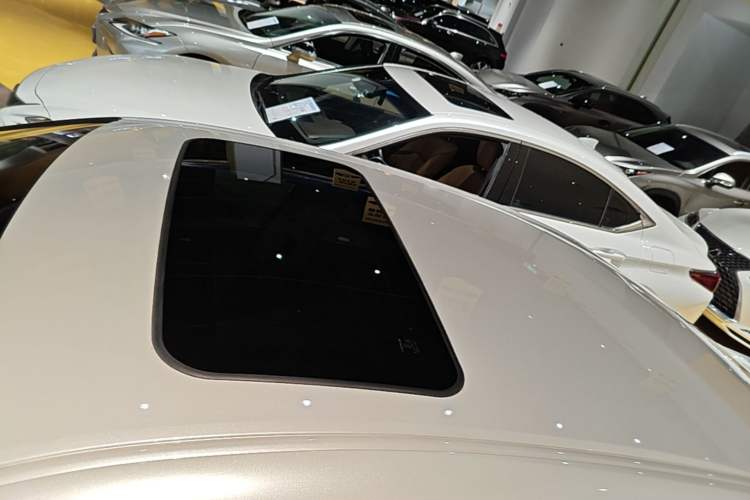 Used Lexus ES 2015 200 Elite Edition Roof