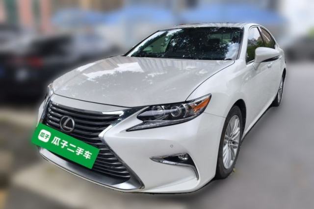 Ojetý Lexus ES 2015 200 Elite Edition
