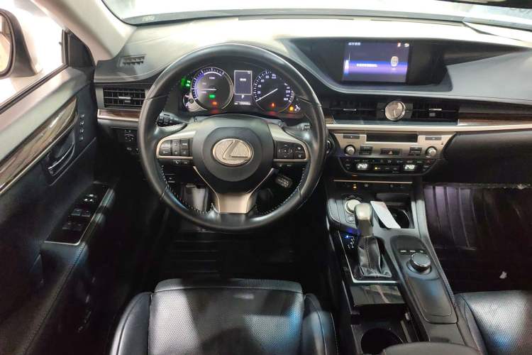 Used Lexus ES 2015 300h Luxury Edition Steering Wheel