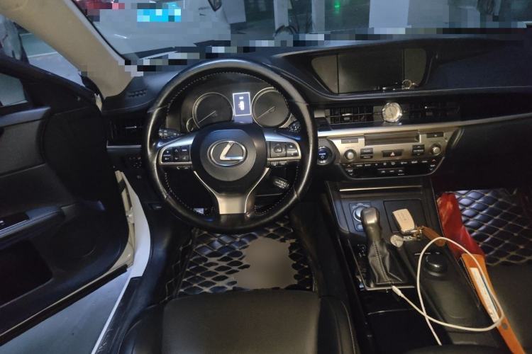 Used Lexus ES 2015 300h Comfort Edition Steering Wheel