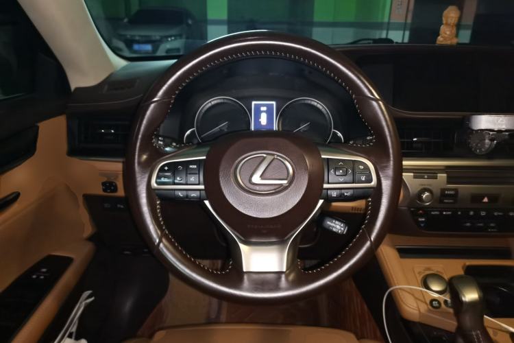 Used Lexus ES 2015 300h Comfort Edition Steering Wheel