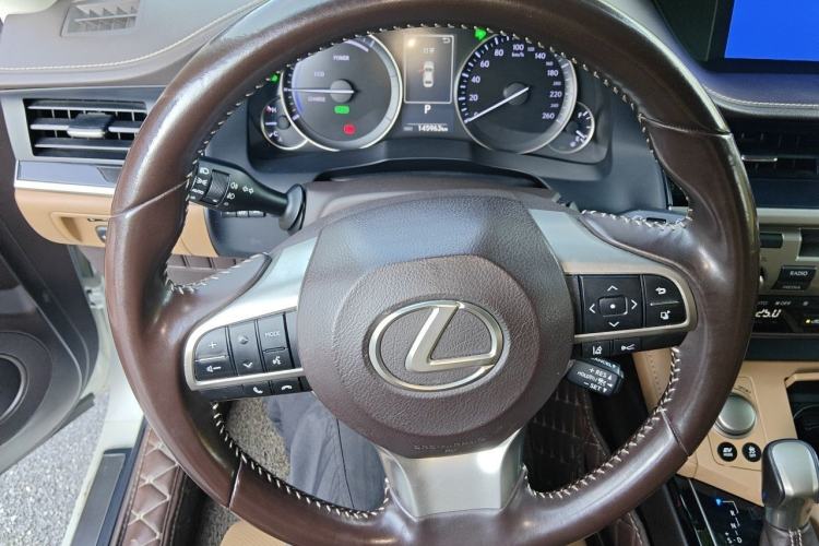 Used Lexus ES 2015 300h Comfort Edition Steering Wheel