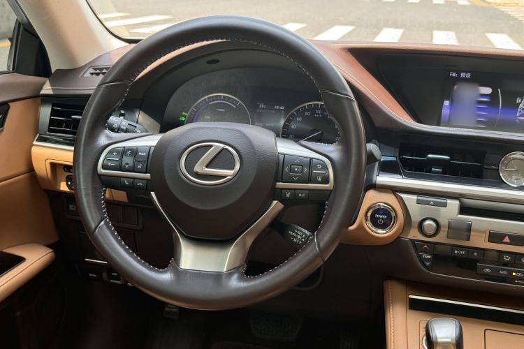 Used Lexus ES 2015 300h Comfort Edition Steering Wheel