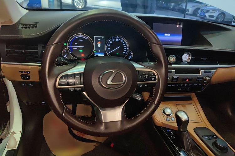 Used Lexus ES 2015 300h Comfort Edition Steering Wheel