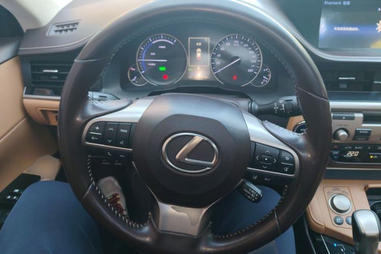 Used Lexus ES 2015 300h Comfort Edition Steering Wheel