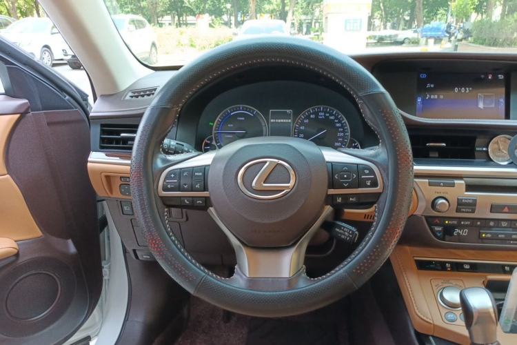 Used Lexus ES 2015 300h Luxury Edition Steering Wheel