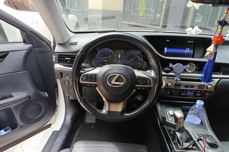 Used Lexus ES 2015 300h Comfort Edition Steering Wheel