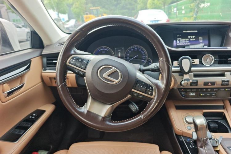 Used Lexus ES 2015 300h Comfort Edition Steering Wheel