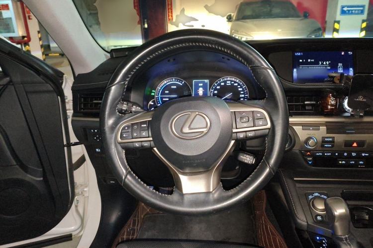 Used Lexus ES 2015 300h Comfort Edition Steering Wheel