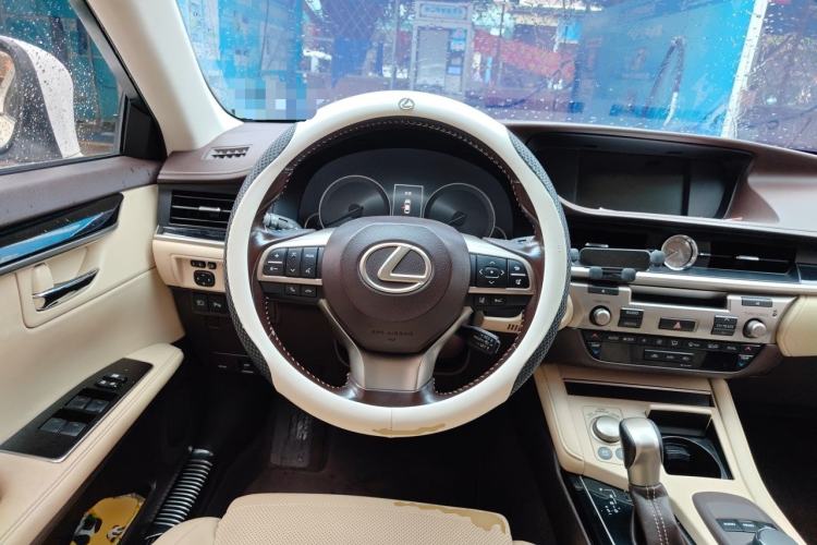 Used Lexus ES 2015 300h Comfort Edition Steering Wheel
