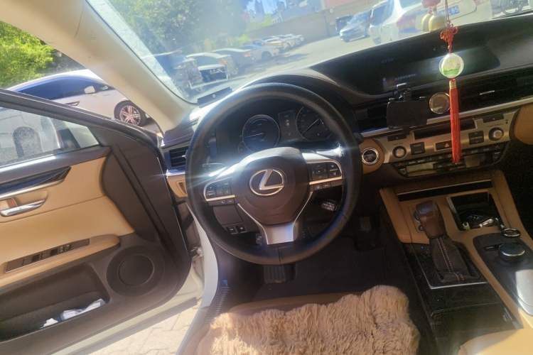 Used Lexus ES 2015 300h Comfort Edition Steering Wheel