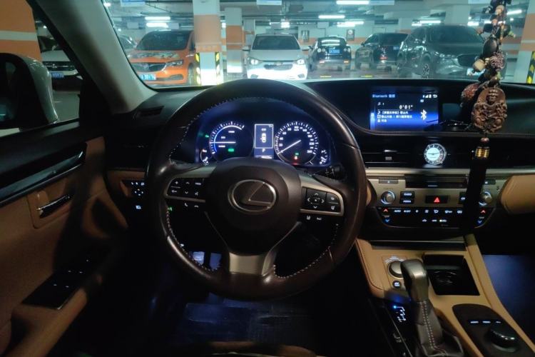 Used Lexus ES 2015 300h Comfort Edition Steering Wheel