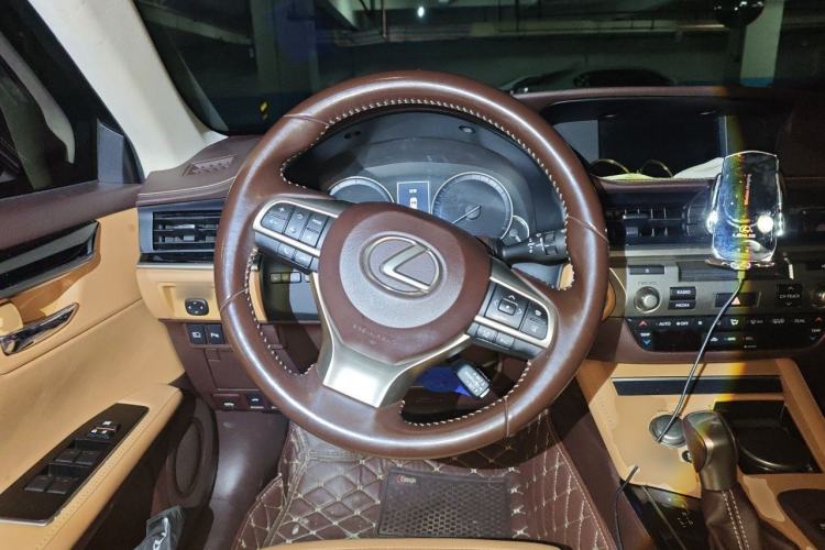 Used Lexus ES 2015 300h Comfort Edition Steering Wheel