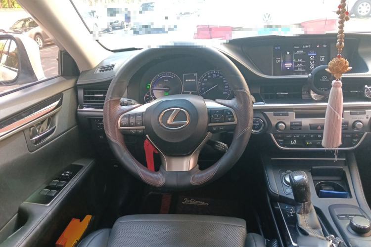 Used Lexus ES 2015 300h Comfort Edition Steering Wheel