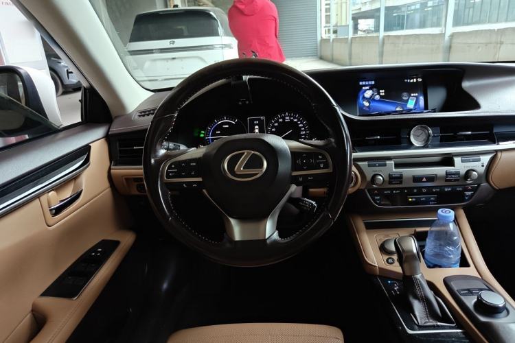 Used Lexus ES 2015 300h Comfort Edition Steering Wheel