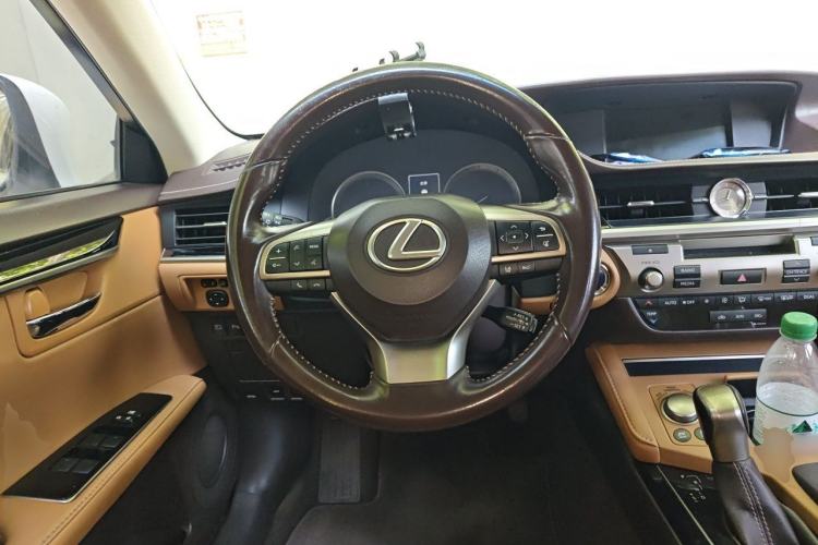 Used Lexus ES 2015 300h Comfort Edition Steering Wheel