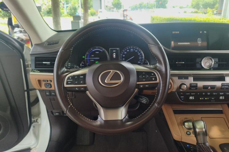 Used Lexus ES 2015 300h Comfort Edition Steering Wheel