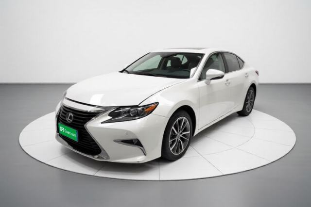 Ojetý Lexus ES 2015 300h Comfort Edition