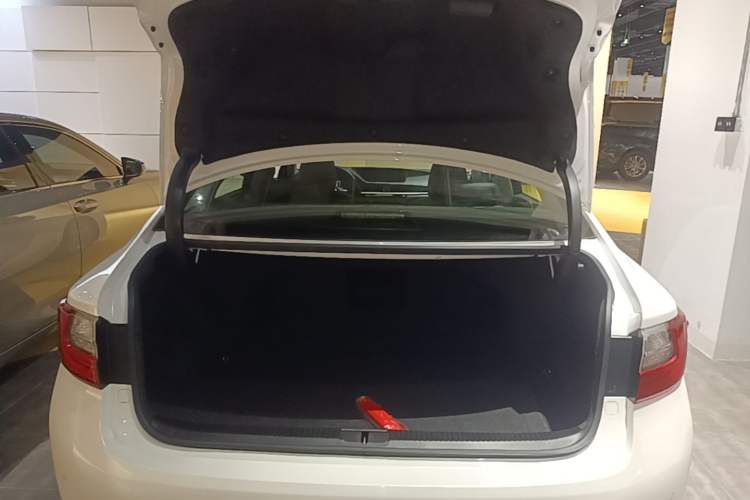 Used Lexus ES 2015 200 Elite Edition Trunk