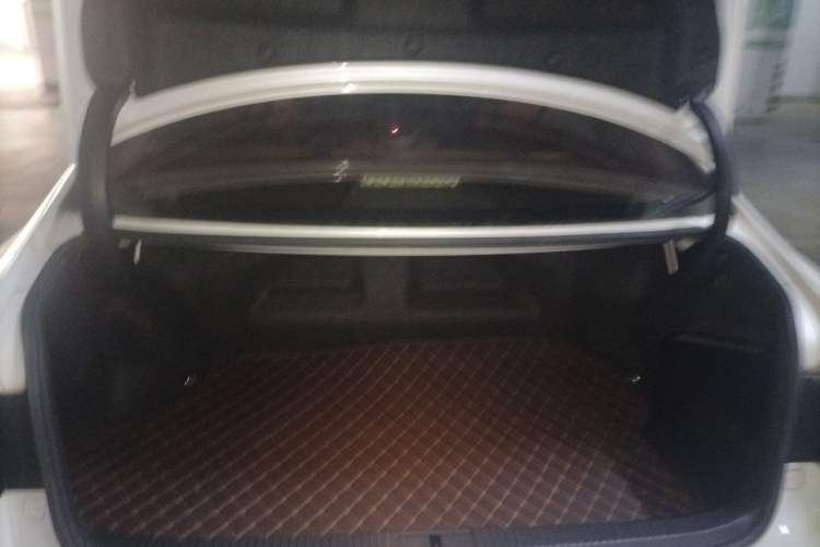 Used Lexus ES 2015 300h Comfort Edition Trunk