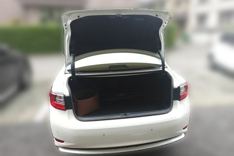 Used Lexus ES 2015 200 Comfort Edition Trunk