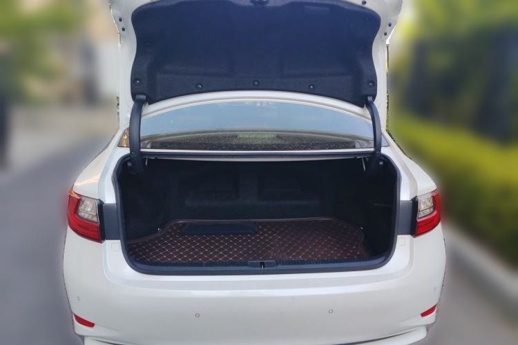 Used Lexus ES 2015 300h Comfort Edition Trunk