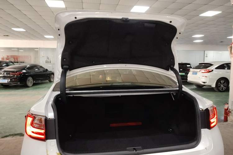 Used Lexus ES 2015 200 Elite Edition Trunk