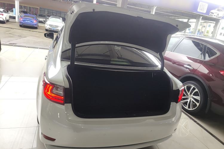 Used Lexus ES 2015 300h Comfort Edition Trunk