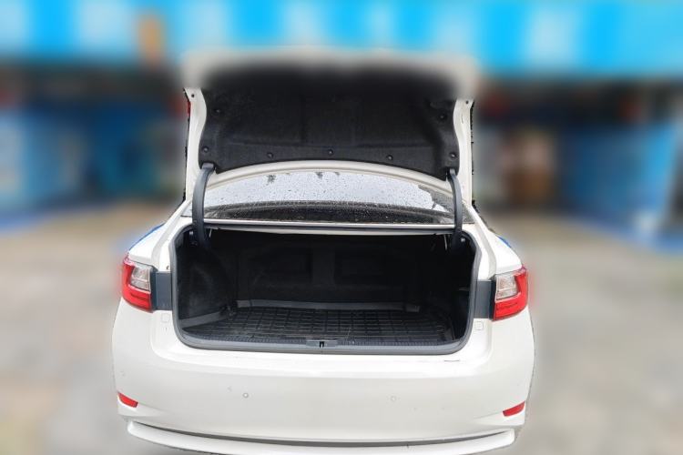 Used Lexus ES 2015 300h Comfort Edition Trunk