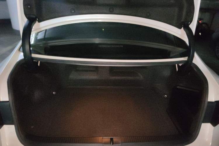 Used Lexus ES 2015 300h Comfort Edition Trunk