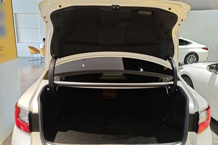 Used Lexus ES 2015 200 Elite Edition Trunk