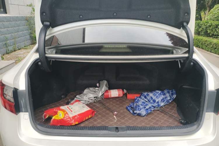 Used Lexus ES 2015 300h Comfort Edition Trunk