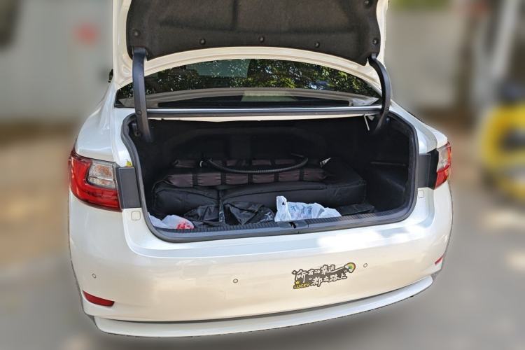 Used Lexus ES 2015 300h Comfort Edition Trunk