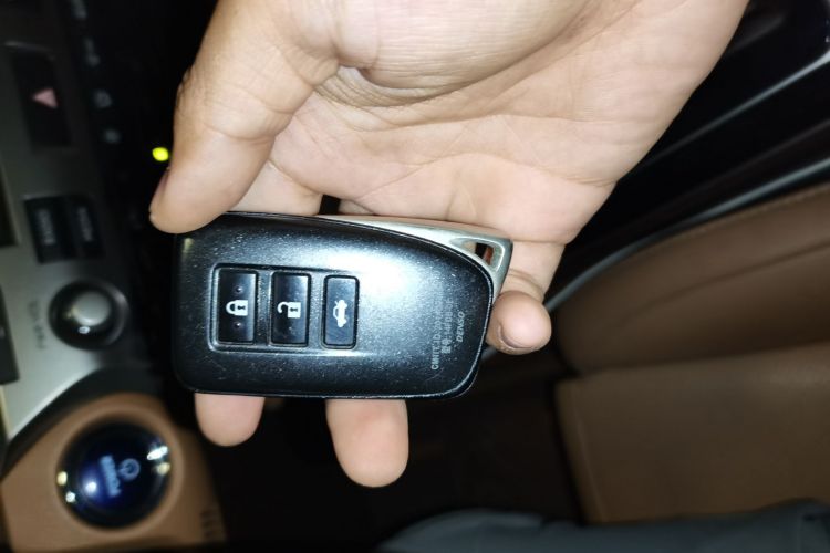 Used Lexus ES 2015 300h Comfort Edition Vehicle Key