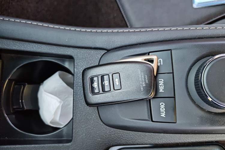 Used Lexus ES 2015 300h Comfort Edition Vehicle Key
