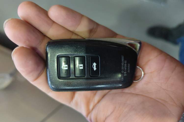 Used Lexus ES 2015 300h Comfort Edition Vehicle Key