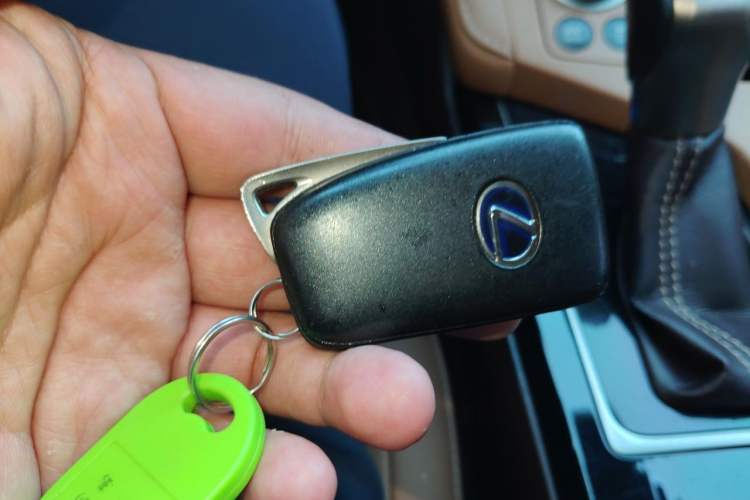 Used Lexus ES 2015 300h Comfort Edition Vehicle Key
