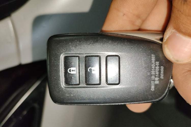 Used Lexus ES 2015 300h Comfort Edition Vehicle Key