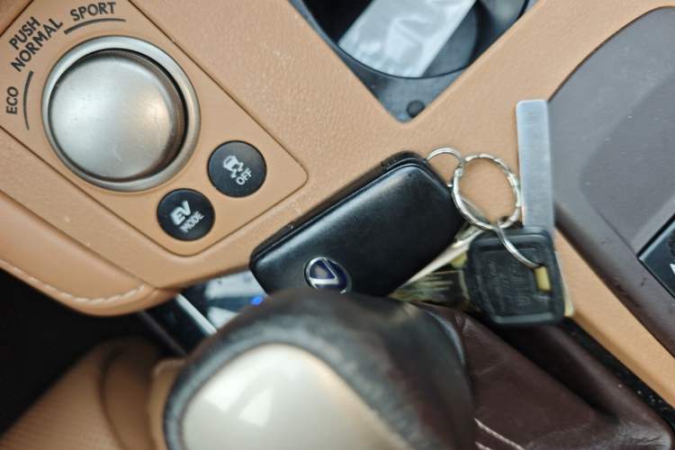 Used Lexus ES 2015 300h Comfort Edition Vehicle Key