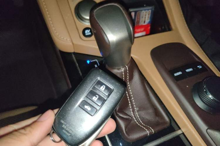 Used Lexus ES 2015 300h Comfort Edition Vehicle Key