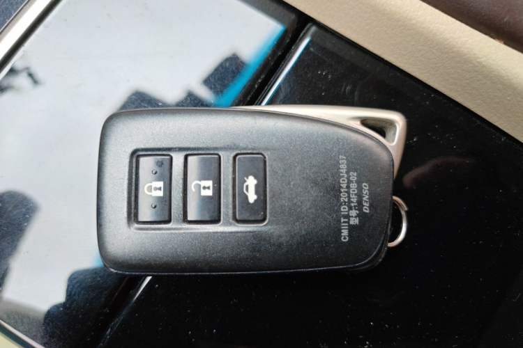 Used Lexus ES 2015 300h Comfort Edition Vehicle Key