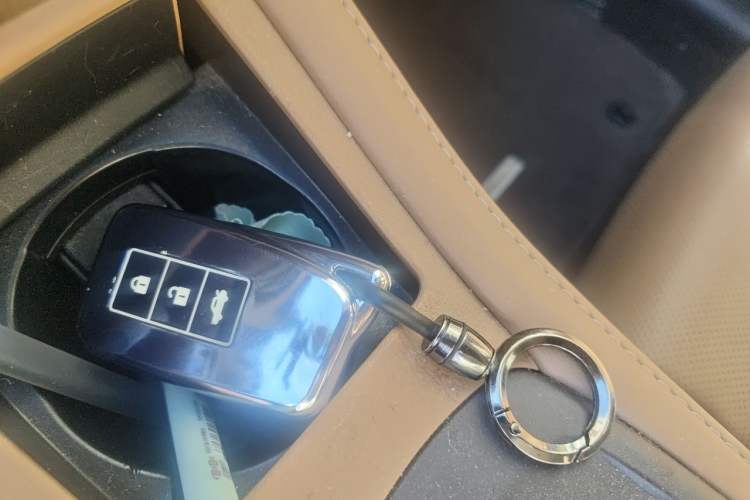 Used Lexus ES 2015 300h Comfort Edition Vehicle Key