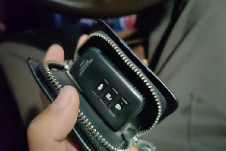 Used Lexus ES 2015 300h Comfort Edition Vehicle Key