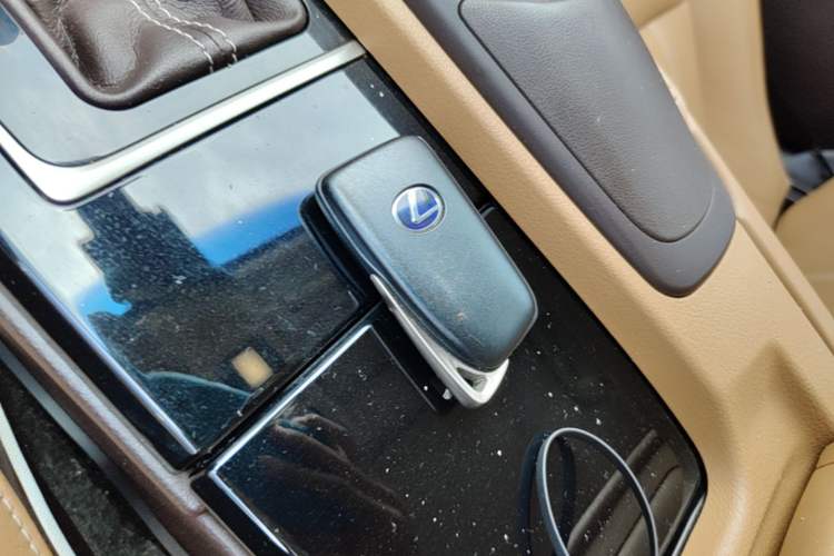 Used Lexus ES 2015 300h Comfort Edition Vehicle Key