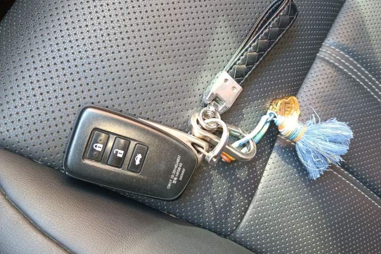 Used Lexus ES 2015 300h Comfort Edition Vehicle Key