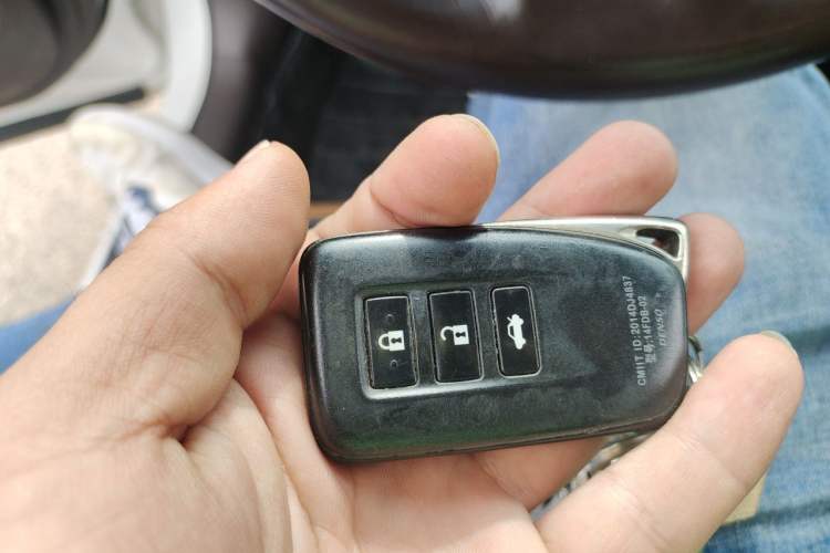 Used Lexus ES 2015 300h Comfort Edition Vehicle Key