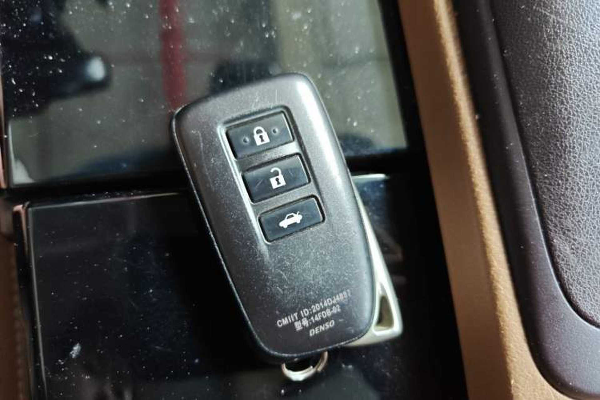 Used Lexus ES 2015 300h Comfort Edition Vehicle Key
